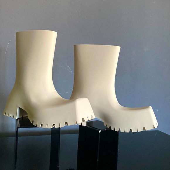NWT BALENCIAGA BEIGE TROOPER RUBBER BOOTS- SUPER STYLISH 🔥 - Picture 2 of 14